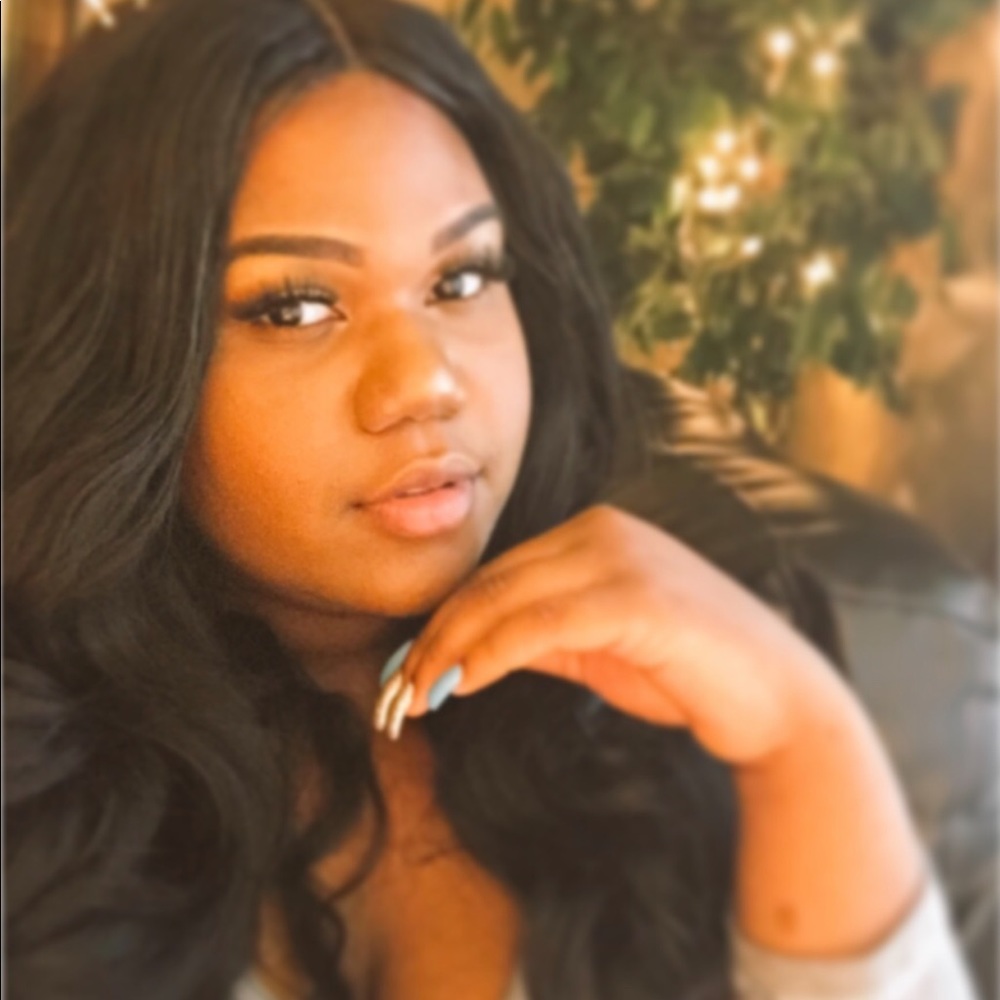 Meet your Posher, Kiana